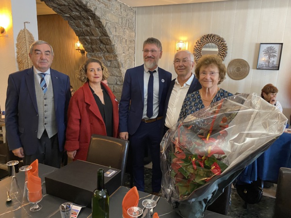 de G à D: Yvan Marcou, pdt. ANMONM 34, Véronique GAUTIER-ROBERGEON, Marc PIMPETERRE, Bernard BOURDON et son épouse. de G à D: Yvan Marcou, pdt. ANMONM 34, Véronique GAUTIER-ROBERGEON, Marc PIMPETERRE, Bernard BOURDON et son épouse.