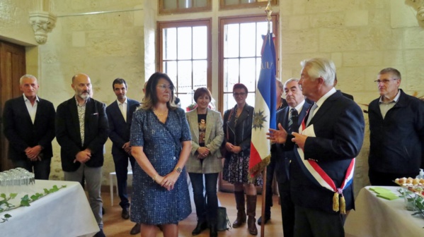 20 octobre 2021 - Saint-Drézéry - Réception dans l'Ordre au grade de chevalier de Mme Jackie GALABRUN-BOULBES, maire de Saint-Drézéry, par Jean-Pierre GRAND, sénateur de l'Hérault