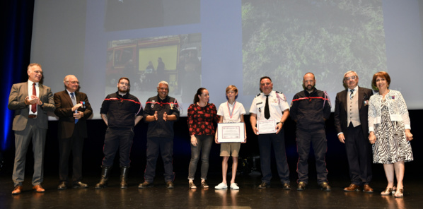 Le premier prix départemental du Civisme pour la Jeunesse 2024 à titre individuel Le premier prix départemental du Civisme pour la Jeunesse 2024 à titre individuel