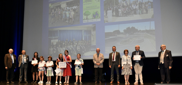 Premier prix ex aequo départemental du civisme 2024 pour la Jeunesse à titre collectif, catégorie CMJ Premier prix ex aequo départemental du civisme 2024 pour la Jeunesse à titre collectif, catégorie CMJ