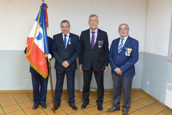 Samedi 9 novembre 2024 - Servian - Remise des insignes de chevalier ONM à Philippe SEBAG. Samedi 9 novembre 2024 - Servian - Remise des insignes de chevalier ONM à Philippe SEBAG.