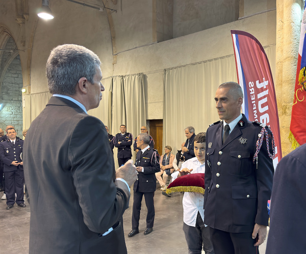 Samedi 1 mars 2025 - Clermont-l'Hérault - Remise de l'insigne de chevalier de l'ordre national du Mérite au colonel Éric VIAL Samedi 1 mars 2025 - Clermont-l'Hérault - Remise de l'insigne de chevalier de l'ordre national du Mérite au colonel Éric VIAL