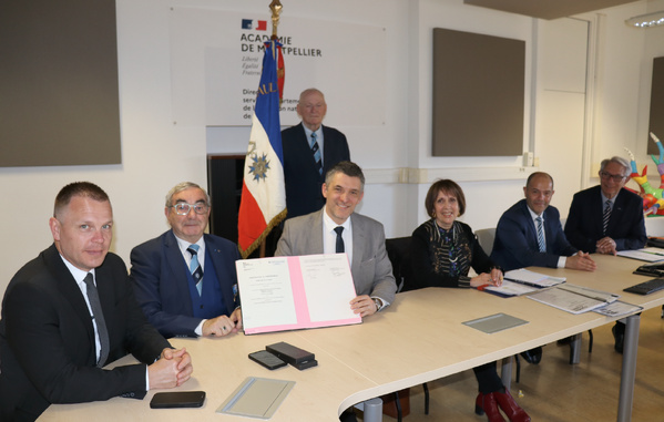 de G à D: Yann COURTOIS, Yvan MARCOU, Aymeric MEISS, Alex BEDES, Martine BEDES, Sandy-David NOISETTE, Bernard JOUBERT.