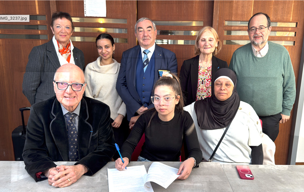 Vendredi 3 avril 2026 - Signatures de parrainages entre les décorés de l'ordre national du Mérite et deux jeunes méritants de l'Hérault. Vendredi 3 avril 2026 - Signatures de parrainages entre les décorés de l'ordre national du Mérite et deux jeunes méritants de l'Hérault.