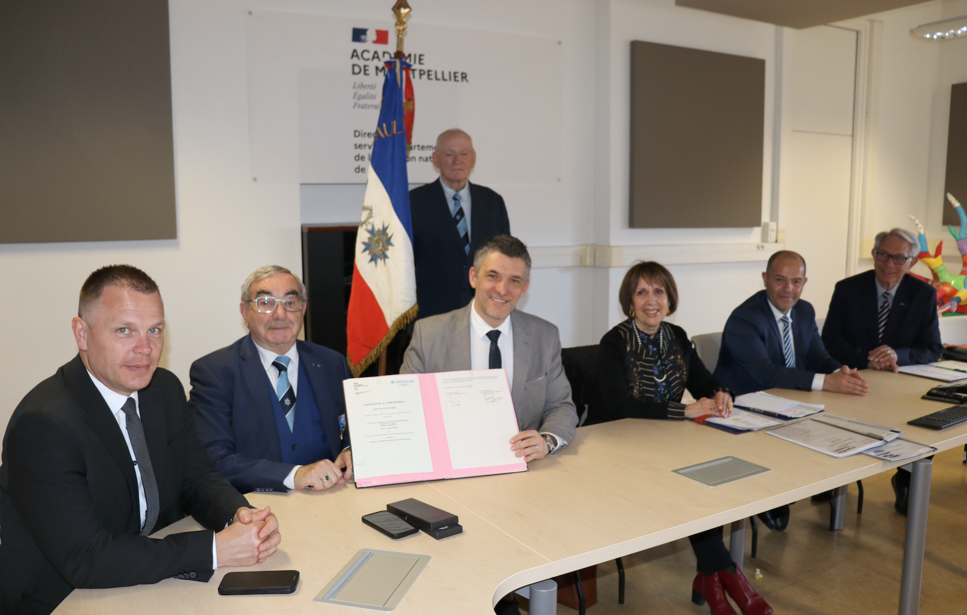 de G à D: Yann COURTOIS, Yvan MARCOU, Aymeric MEISS, Alex BEDES, Martine BEDES, Sandy-David NOISETTE, Bernard JOUBERT.